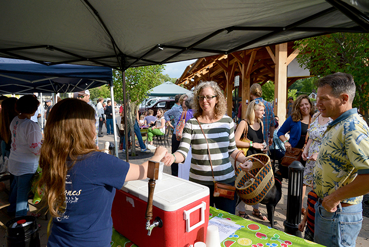 People getting beer at Mingle at the Market